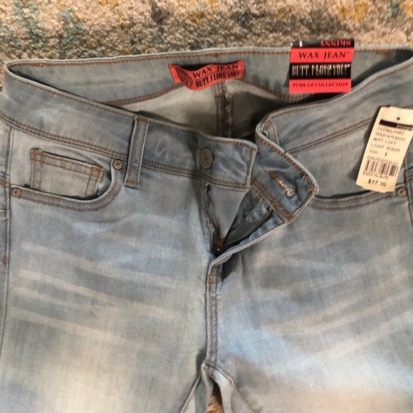 light wash booty lifting jeans! - Picture 3 of 6